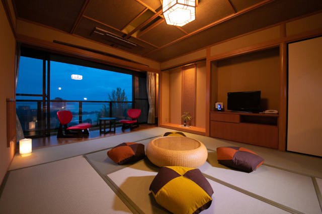 Standard guest rooms Japanese-Western Style Room (2 Beds) with an Open-Air Bath
